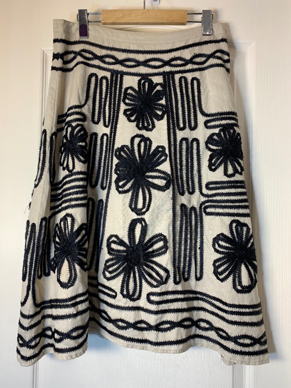 Anne Carson Boho Chic Linen Look Ribbon Floral Skirt Beige Black Midi Skirt S